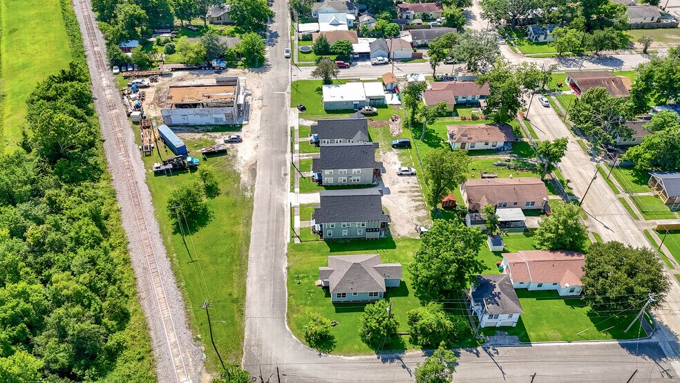 More Photos Of 214 W Republic St, Baytown Apartments For Sale