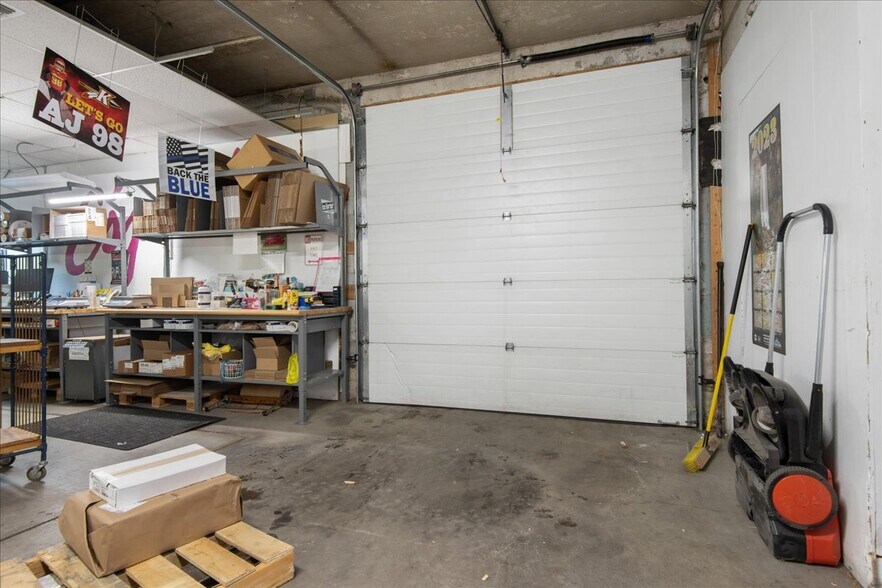 More Photos Of 110 N Cascade St, Kennewick Flex For Sale