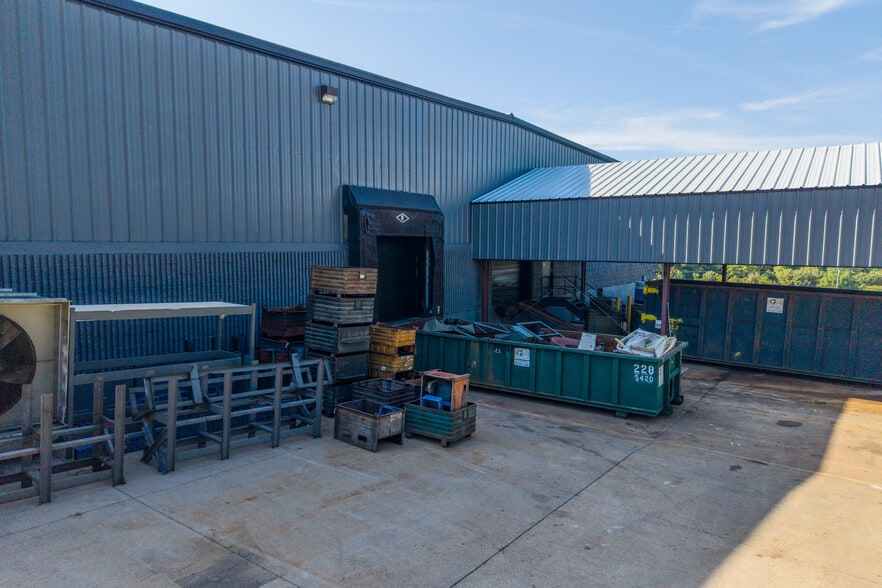 More Photos Of 151 Hanger Cir, Richmond Warehouse For Sale
