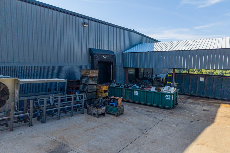 More Photos Of 151 Hanger Cir, Richmond Warehouse For Lease