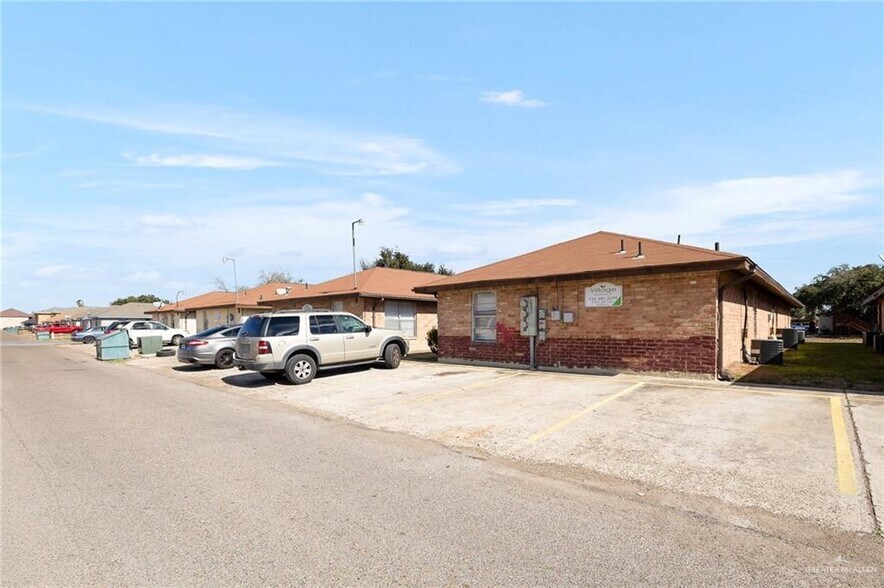 More Photos Of 2800 N 30th St, McAllen Apartments For Sale