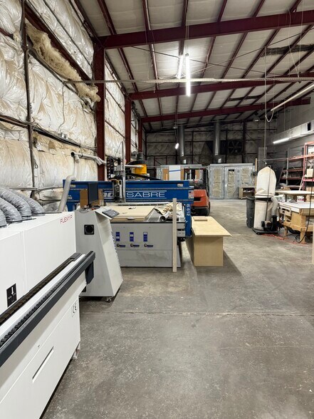 More Photos Of 3250 44th Ave N, Saint Petersburg Manufacturing For Lease