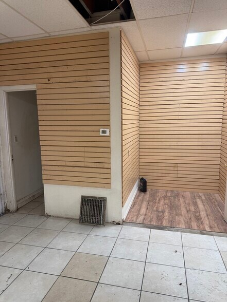 More Photos Of 2203-2309 Brundage Ln, Bakersfield Storefront For Lease