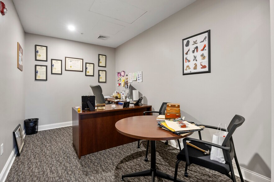 More Photos Of 76 N Pearl St, Albany Apartments For Lease