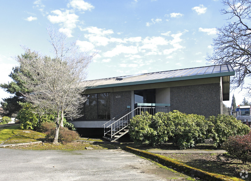 Primary Photo Of 6225 SE Lake Rd, Portland Office For Sale