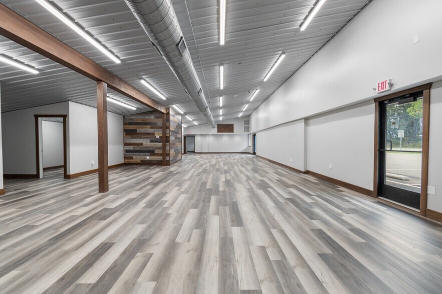 More Photos Of 4291 Manchester Ave NW, North Lawrence Office For Sale