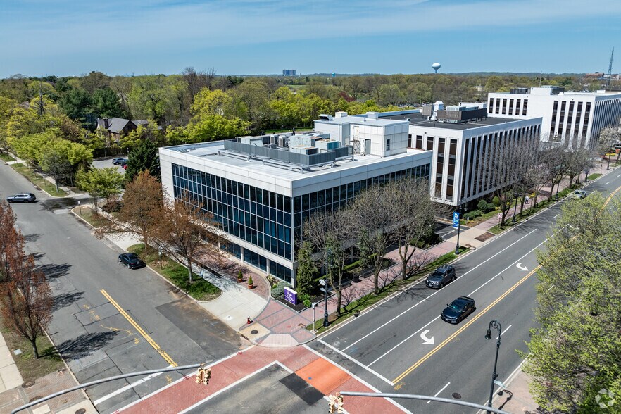 More Photos Of 1000 Franklin Ave, Garden City Medical For Lease