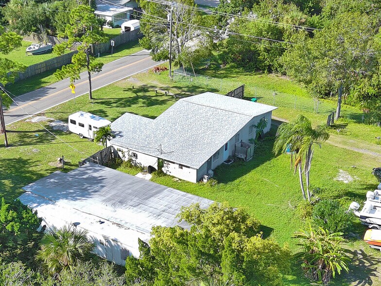 More Photos Of 420 S Plumosa St, Merritt Island General Retail For Sale