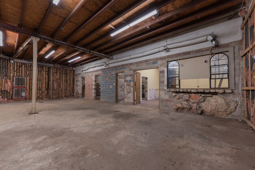 More Photos Of 800 Cincinnati Ave, San Antonio Freestanding For Sale
