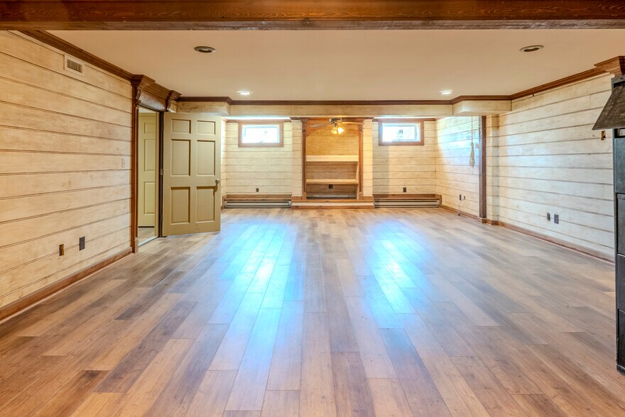 More Photos Of 8356 Sylva Rd, Franklin Office For Sale