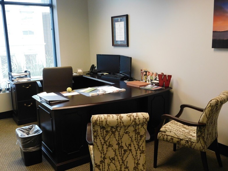 More Photos Of 211 King St, Charleston Office For Lease