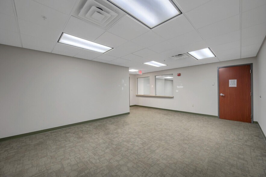 More Photos Of 21 Laurel Ave, Cornwall Medical For Lease