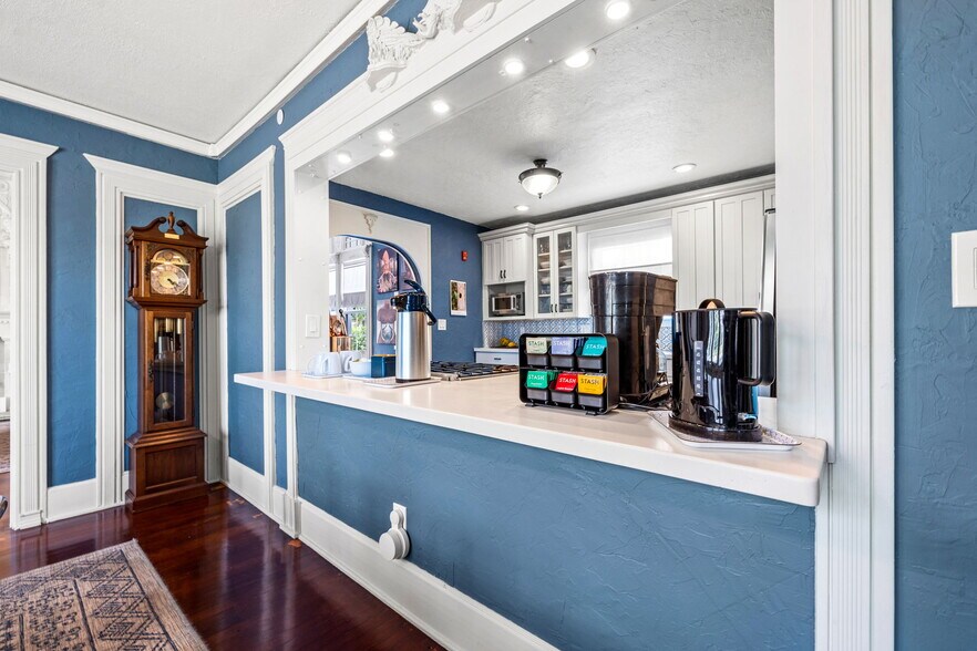 More Photos Of 2801 7th Ave N, Saint Petersburg Hospitality For Sale