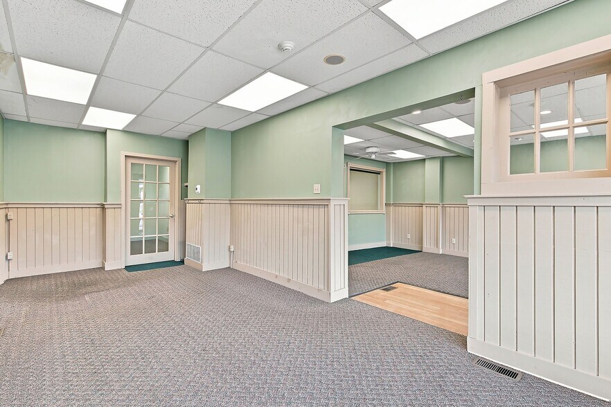 More Photos Of 422-440 Main St, Avon By The Sea Storefront Retail Residential For Lease