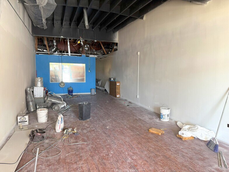 More Photos Of 321-325 S C St, Oxnard Storefront For Lease