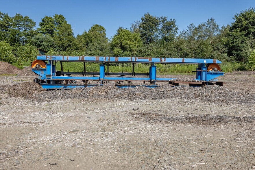 More Photos Of 398 Main St, Roulette Warehouse For Sale