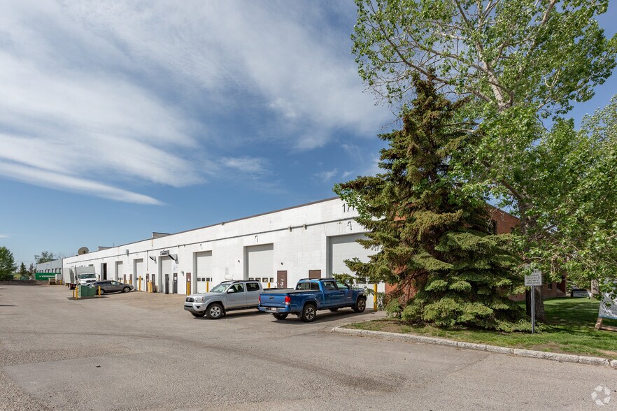 More Photos Of 1715 27th Ave NE, Calgary Manufacturing For Lease