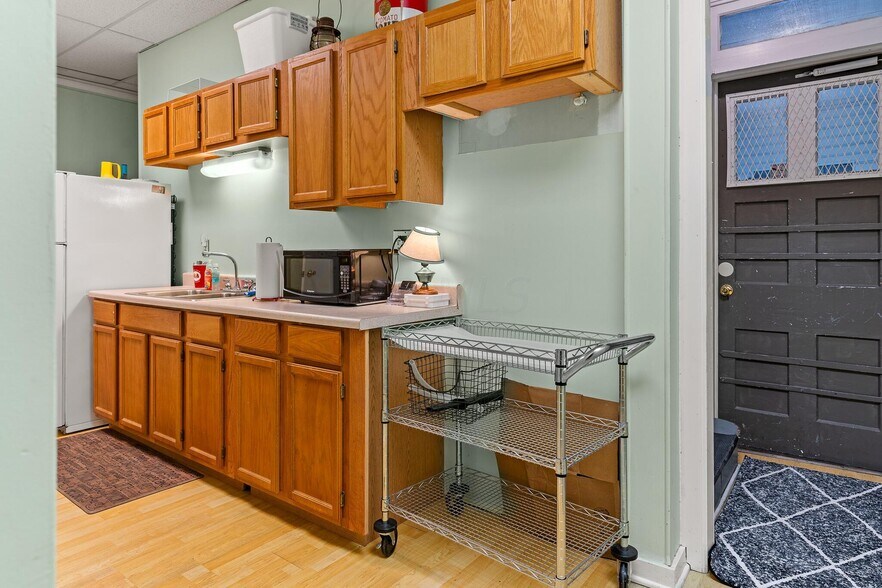 More Photos Of 1550 Lewis Center Rd, Lewis Center Freestanding For Sale