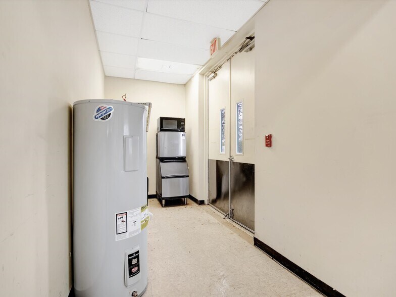 More Photos Of 8325 Jack Finney Blvd, Greenville Medical For Lease