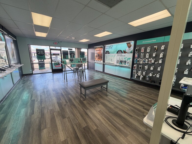 More Photos Of 1245-1305 W Guadalupe Rd, Mesa Unknown For Lease