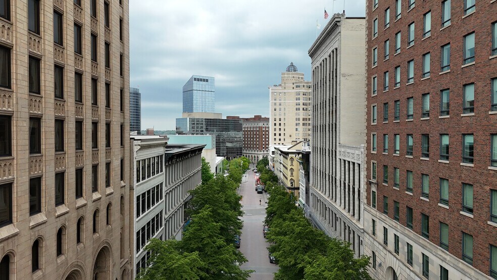 More Photos Of 86 Monroe Center St NW, Grand Rapids Office For Sale