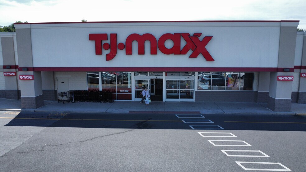 More Photos Of 1320 Lincoln Way E, Chambersburg Unknown For Lease