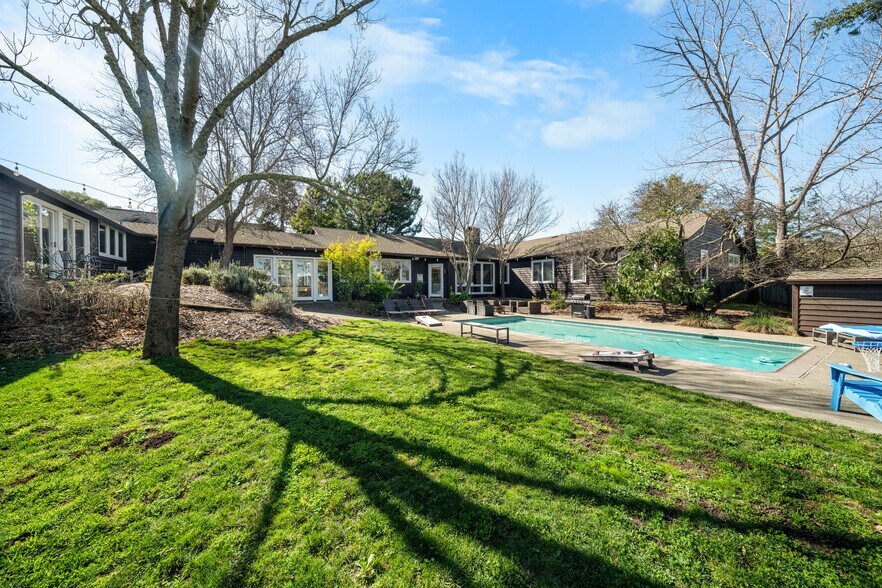 More Photos Of 8 Circle Rd, San Rafael Specialty For Sale