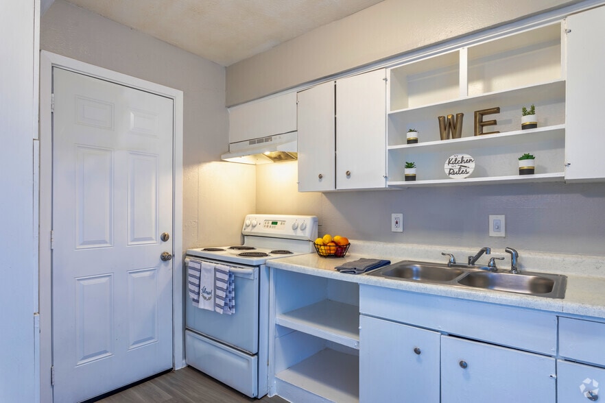 More Photos Of 2710 W Walnut St, Garland Apartments For Sale