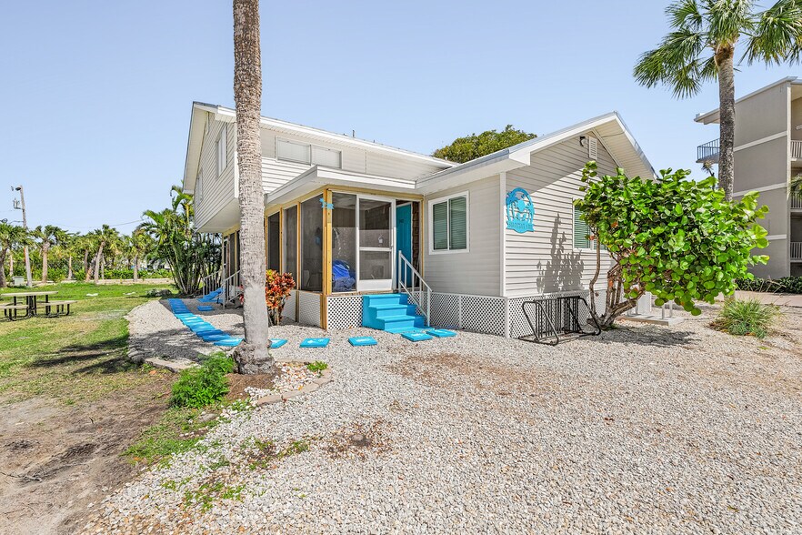 More Photos Of 610 Donax St, Sanibel Apartments For Sale