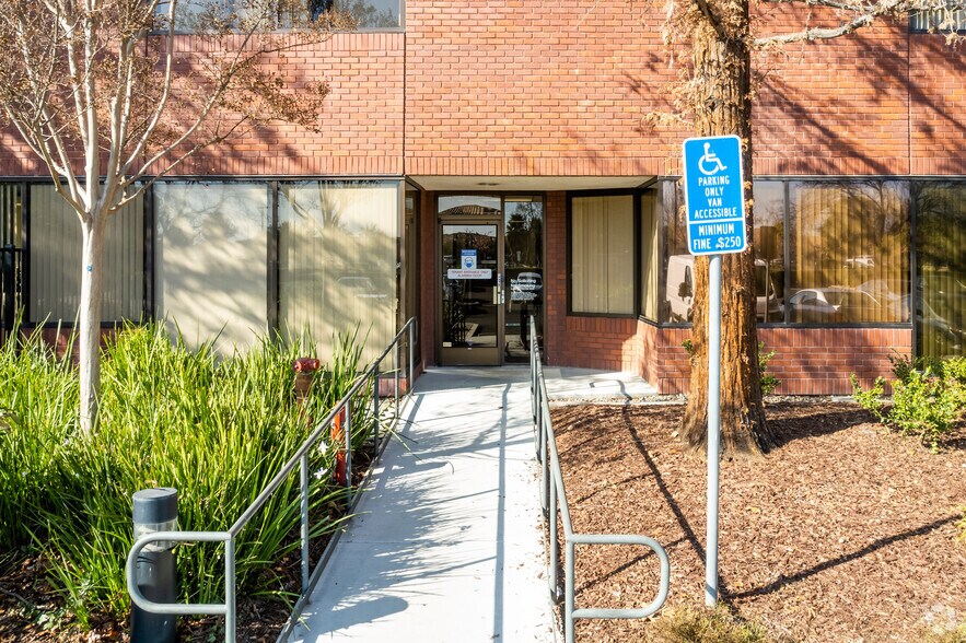 More Photos Of 39899 Balentine Dr, Newark Office For Lease