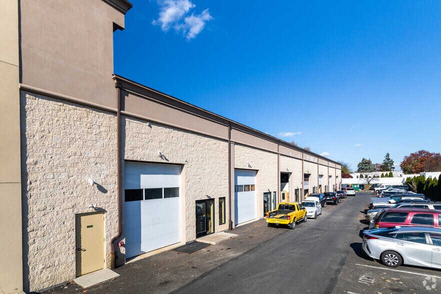 More Photos Of 10065-10067 Sandmeyer Ln, Philadelphia Light Distribution For Lease