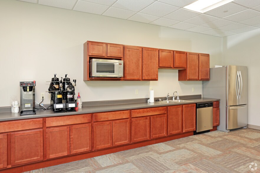 More Photos Of 1075 Jordan Creek Pky, West Des Moines Office For Lease