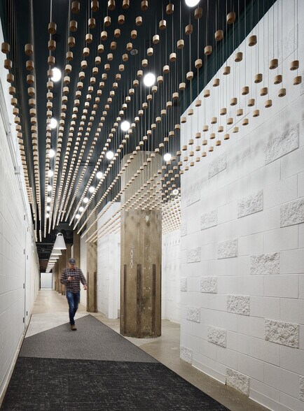 More Photos Of 600 W Chicago Ave, Chicago Office For Lease