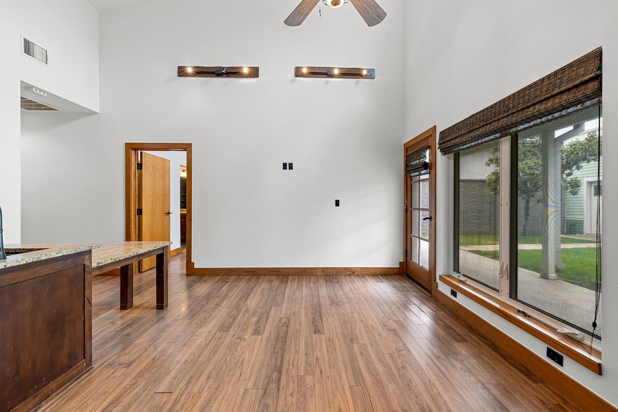 More Photos Of 1515 E Belt Line Rd, Carrollton Office Residential For Sale