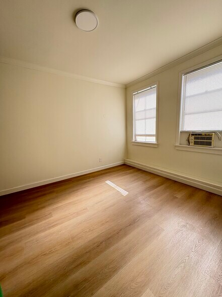 More Photos Of 7036 1/2 Hollywood Blvd, Hollywood Storefront Retail Residential For Lease