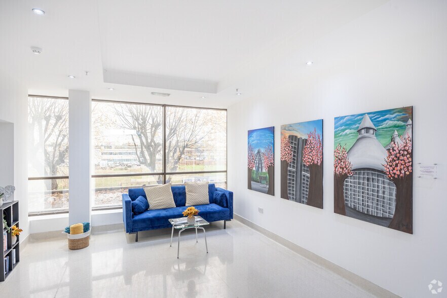 More Photos Of 6 Darby Clos, Swindon Coworking Space