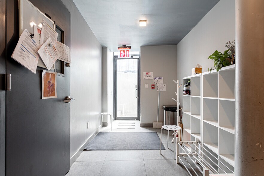 More Photos Of 573 Metropolitan Ave, Brooklyn Office For Lease
