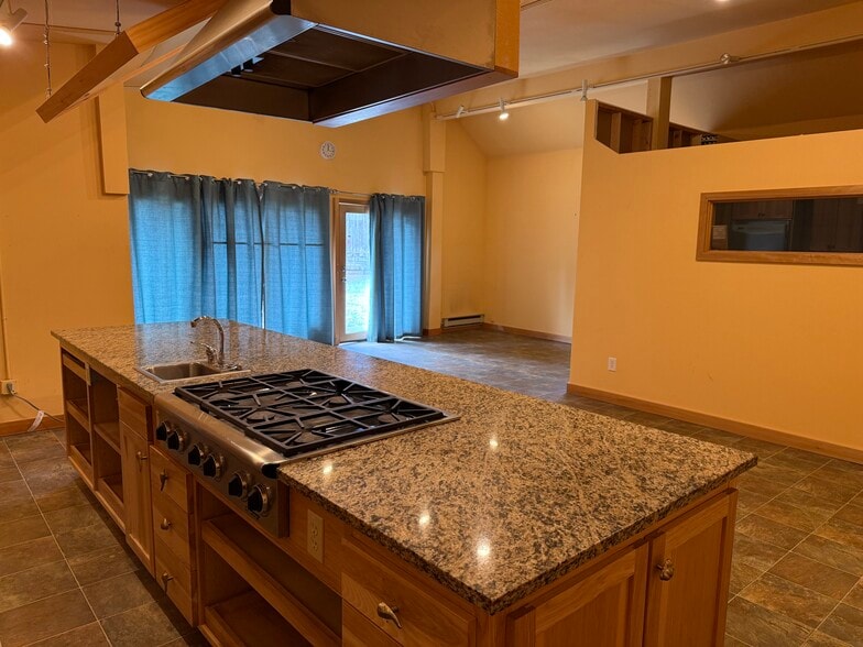 More Photos Of 6915 Evergreen Way, Everett Freestanding For Sale