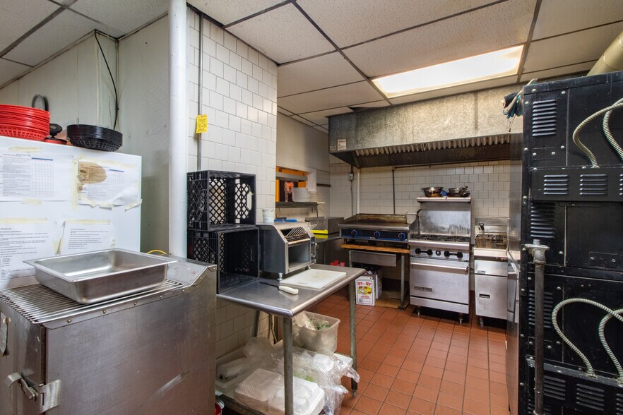 More Photos Of 18 Cross St, Brighton Restaurant For Sale