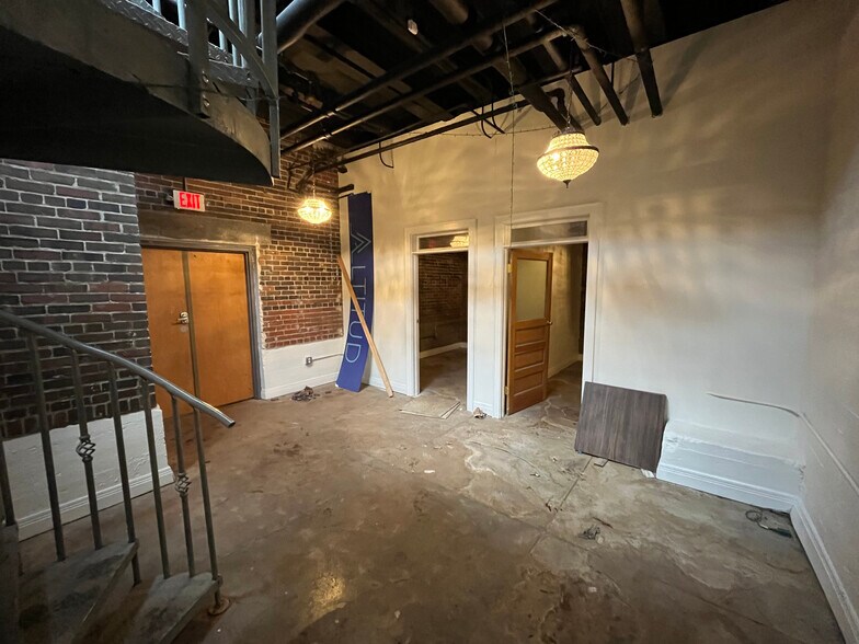 More Photos Of 28 E 16th St, Indianapolis Apartments For Lease