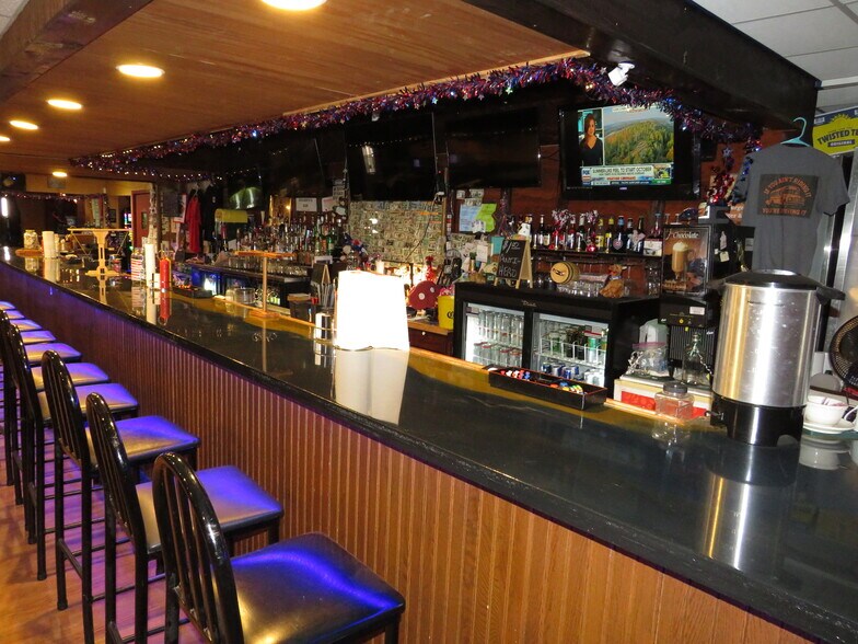 More Photos Of 316 N Main St, Seneca Bar For Sale