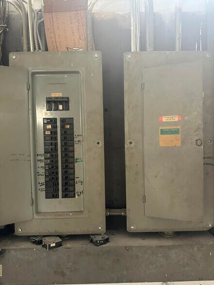 More Photos Of 180 Sargeant Ave, Clifton Warehouse For Lease