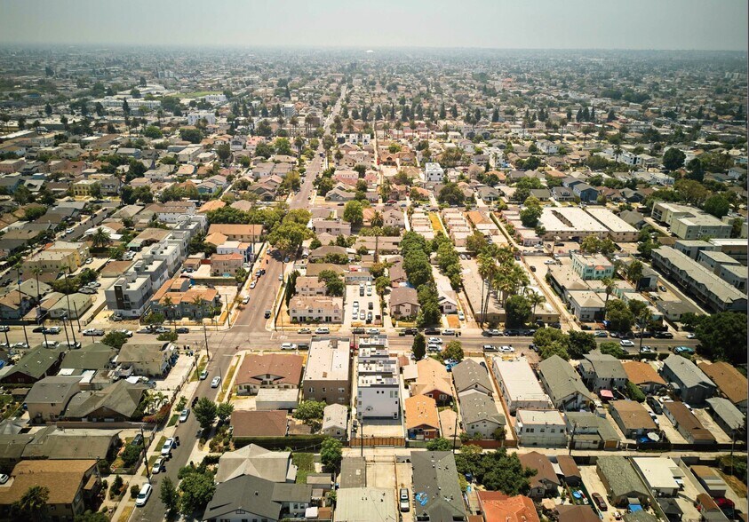 More Photos Of 1165 W 39th St, Los Angeles Apartments For Sale