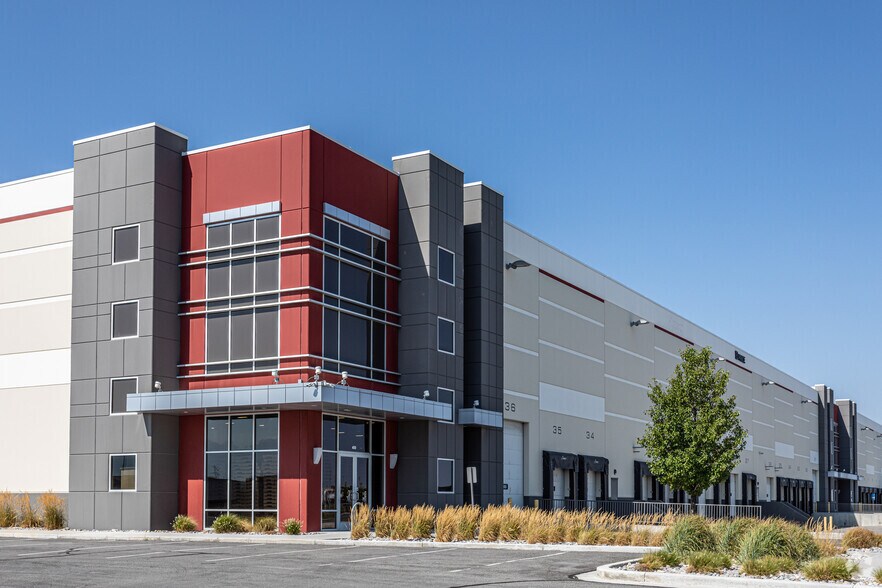 More Photos Of 1555 S Gramercy Rd, Salt Lake City Warehouse For Lease