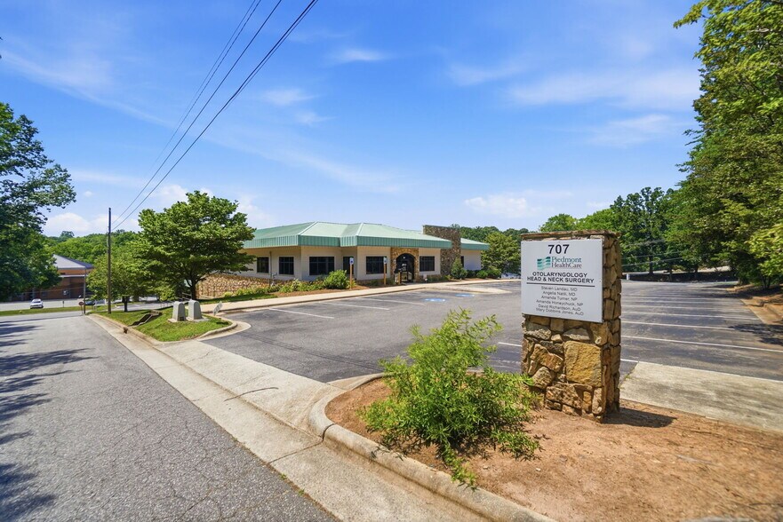 More Photos Of 701-707 Bryant St, Statesville Medical For Sale