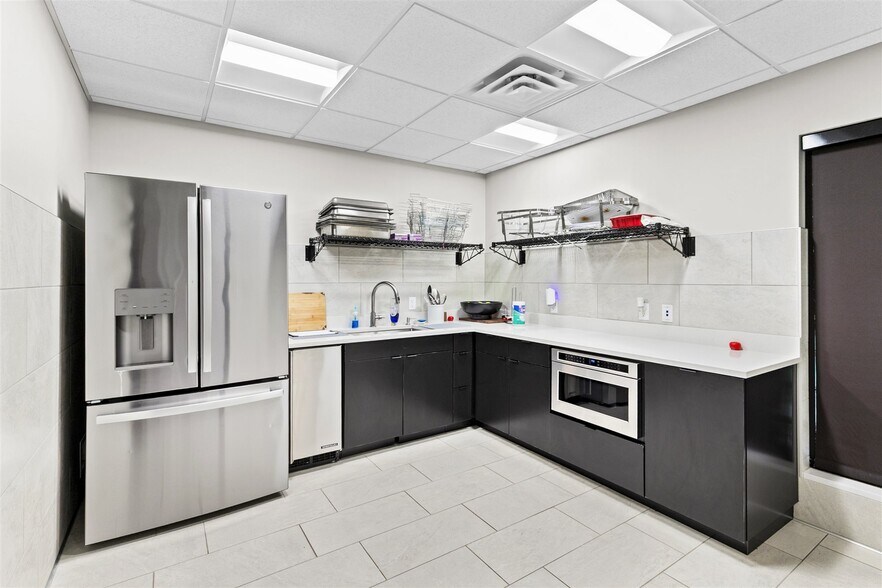 More Photos Of 2056 Woodlane Dr, Woodbury Medical For Sale