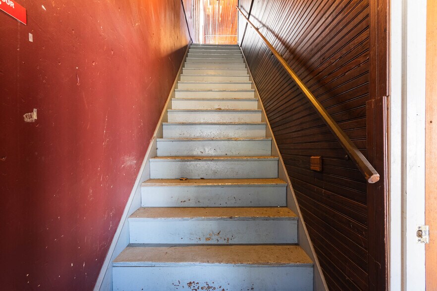 More Photos Of 135 Main St, Smiths Grove Storefront For Sale