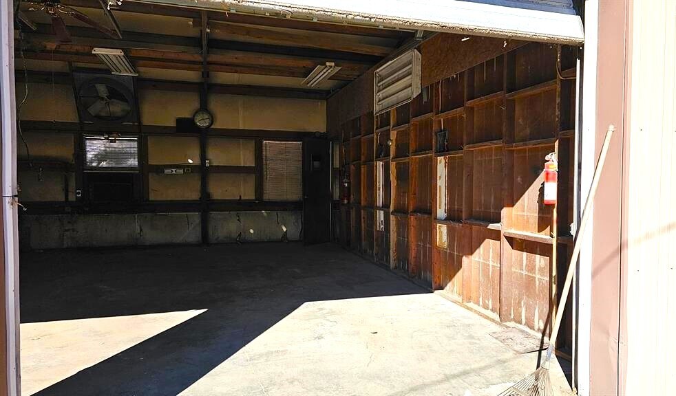 More Photos Of 407 Taylor St, West Columbia Light Distribution For Sale