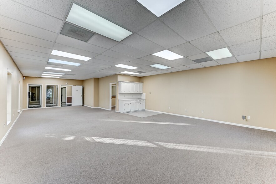 More Photos Of 14741 Pebble Bend Dr, Houston Loft Creative Space For Lease