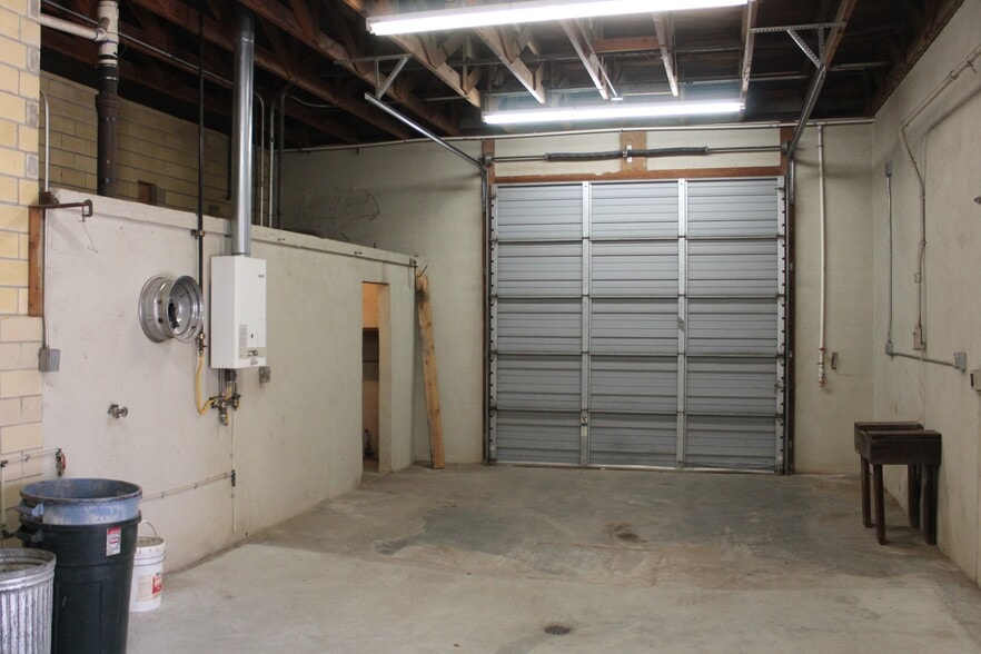 More Photos Of 806 9th St, Woodward Warehouse For Sale